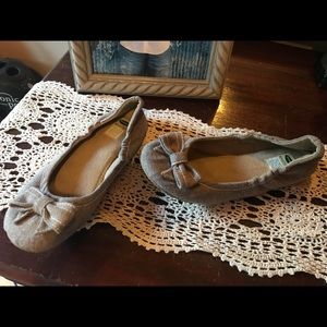 EUC Tan flats with bow